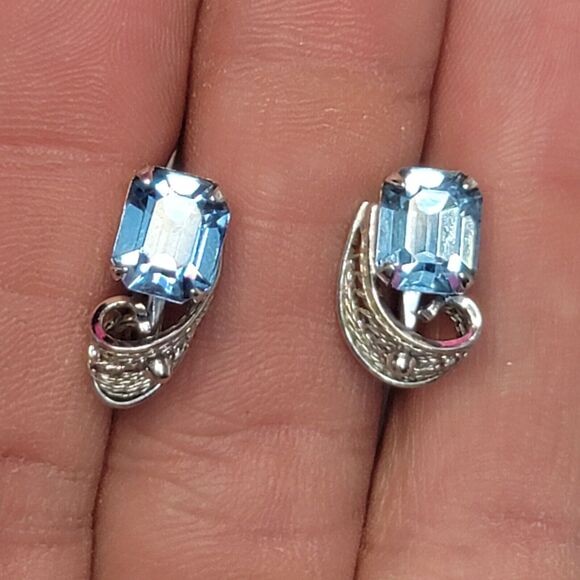 Van Dell Sterling Silver Blue Crystal Screwback Earrings - Picture 1 of 11